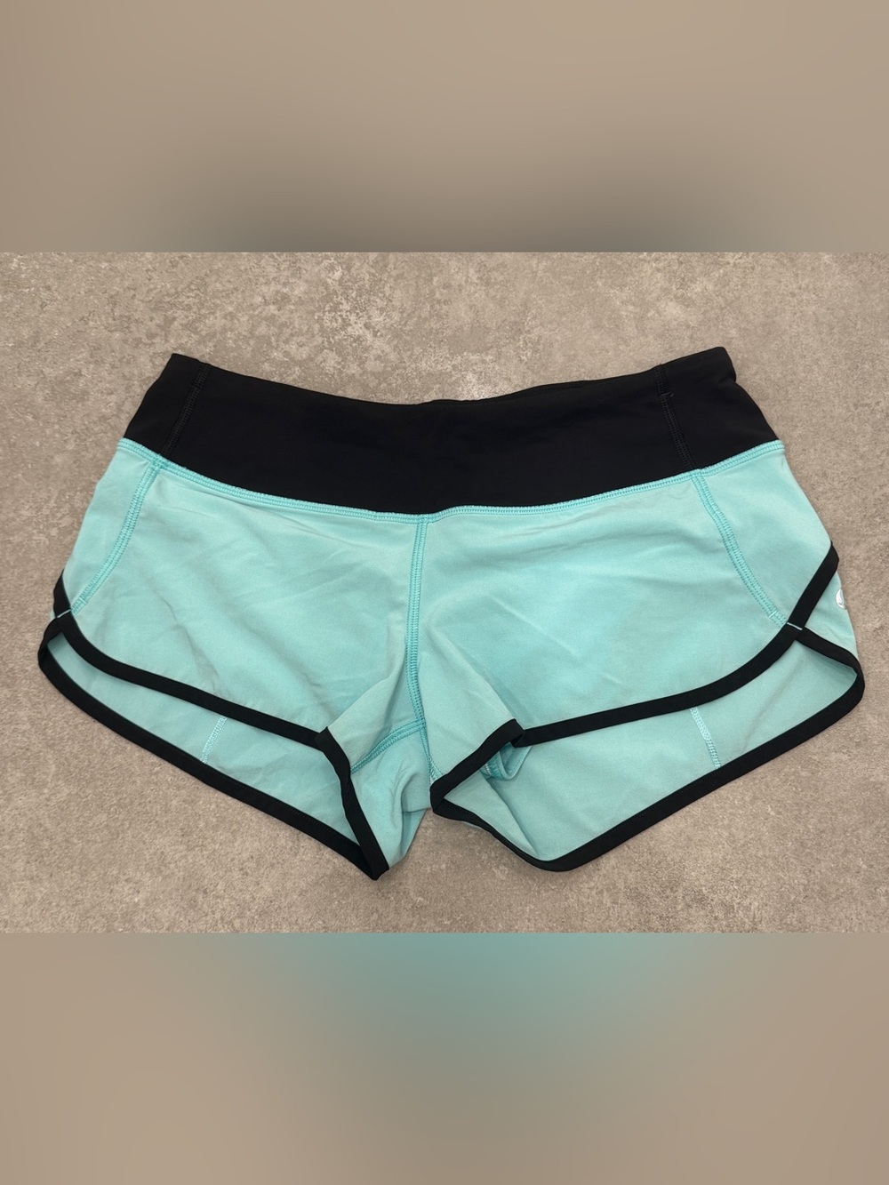 Lululemon aqua and black hotty hots
